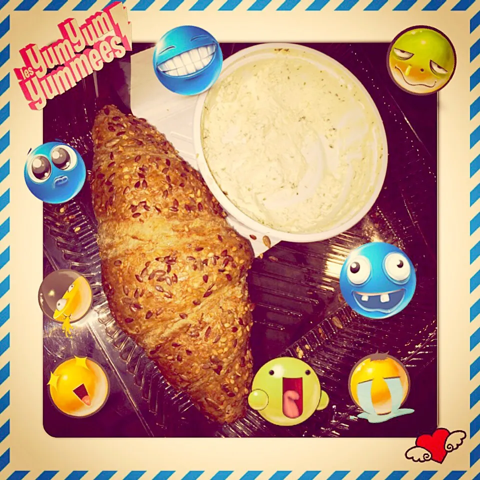 Whole Wheat Croissant and Herb Cream Cheese!!! Breakfast of Champions|Joyce Anne Alcantaraさん