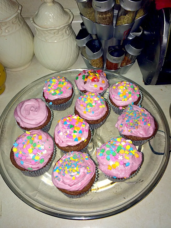 Whole Wheat Chocolate Cupcake with a Blackberry Whipped Cream Frosting and Colorful Sprinkles!!!|Joyce Anne Alcantaraさん