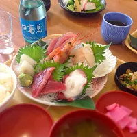 Snapdishの料理写真:お刺身定食と日高見|Hirokazu Itoさん