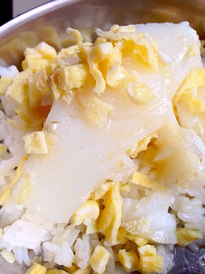 Steamed Cod fish with shredded egg serve with white rice.|samantha wさん