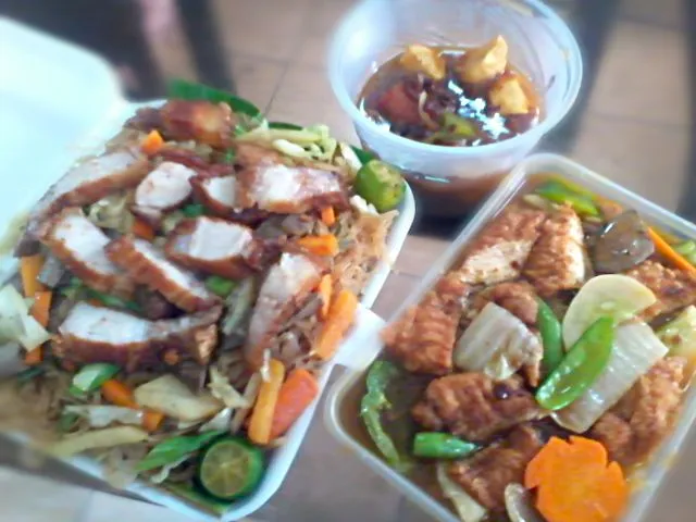 Pinoy Food: For Takeout #PancitWithLechon #ChickenChopsuey #PorkHumba|Dan Alfred Garcia Madriagaさん