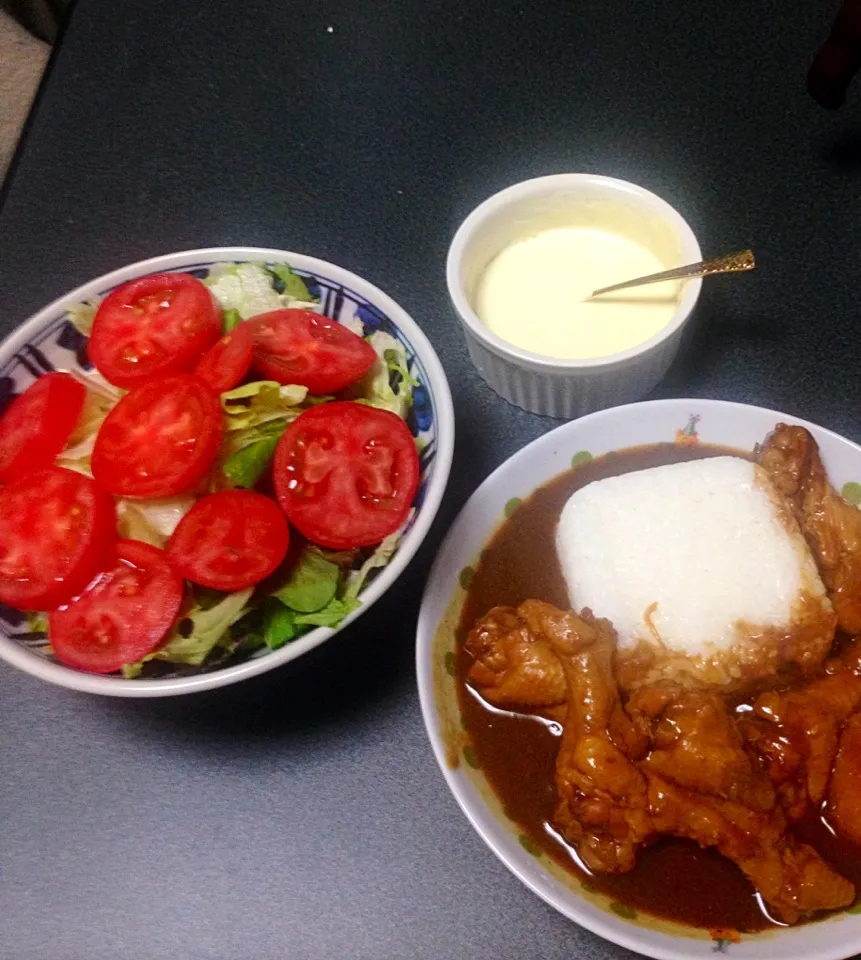 チキンカレーとトマトサラダ|Norifumi Hosogayaさん