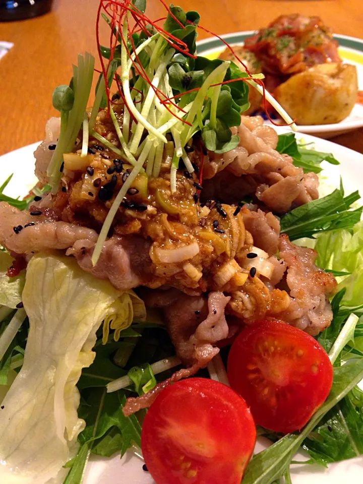 おかなさんの料理 こってり豚バラに胡麻ネギ甘酢だれ♪(๑ᴖ◡ᴖ๑)♪|まつださんさん