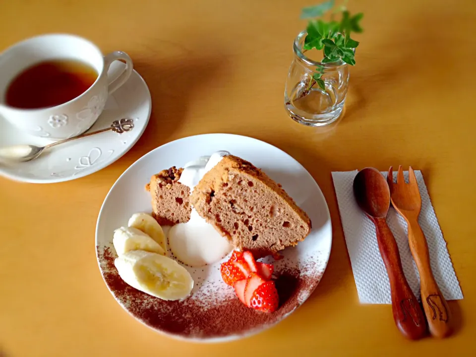 Snapdishの料理写真:おもてなしおやつに☆チョコチップシフォンケーキ꒰#'ω`#꒱੭|ユーイ☆さん