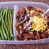 Chow mein, steak, mushrooms and green beans.|Adrienne Whiteさん