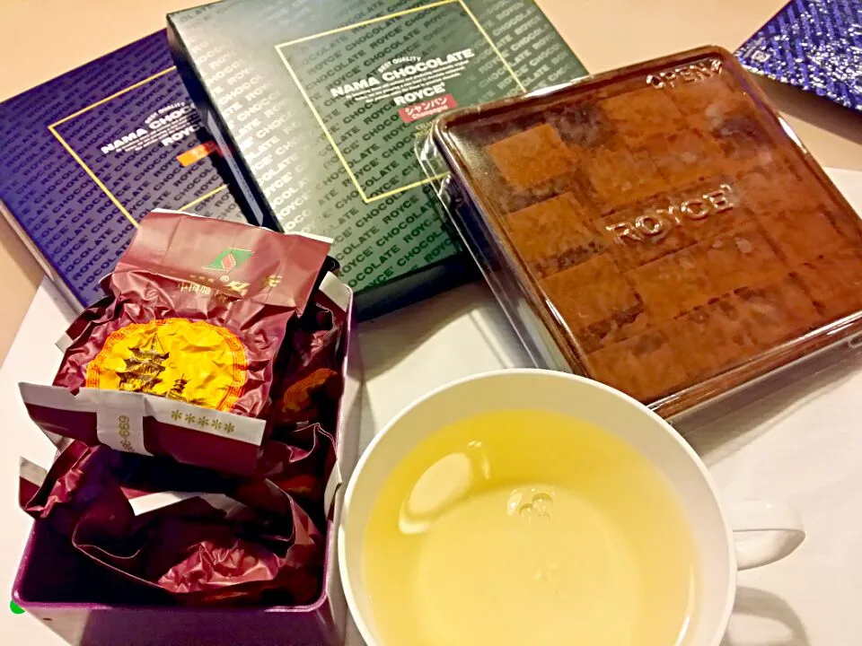 Royce Chocolate and a Cup of delicious tea|Tiviさん