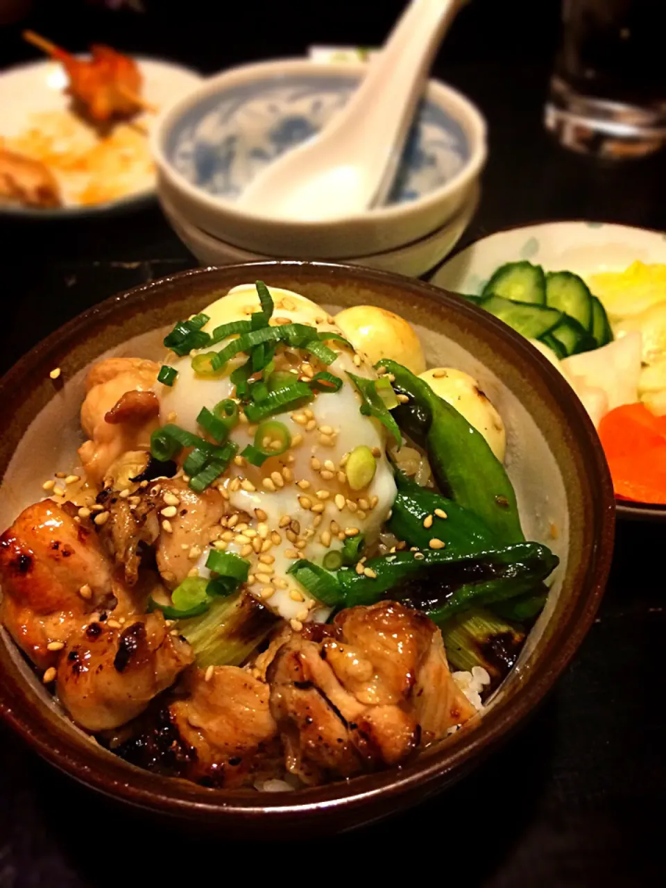 Snapdishの料理写真:まかない丼♥️炭火焼き鳥・温玉・ししとう・うずら😊🎵💕|may☆chanさん