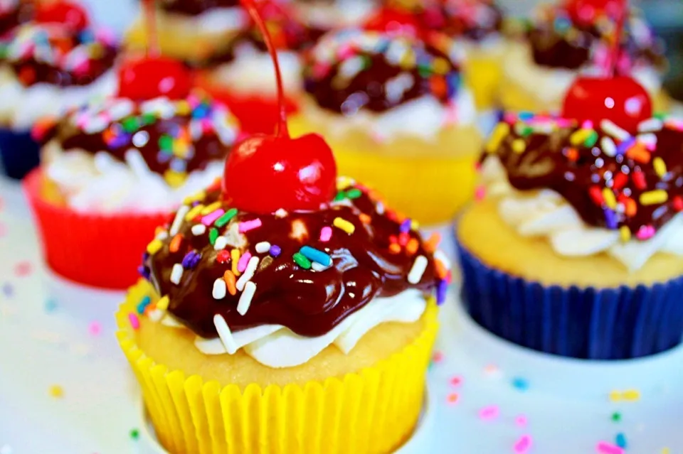 Banana Split Cupcakes|Dawn Dyeさん