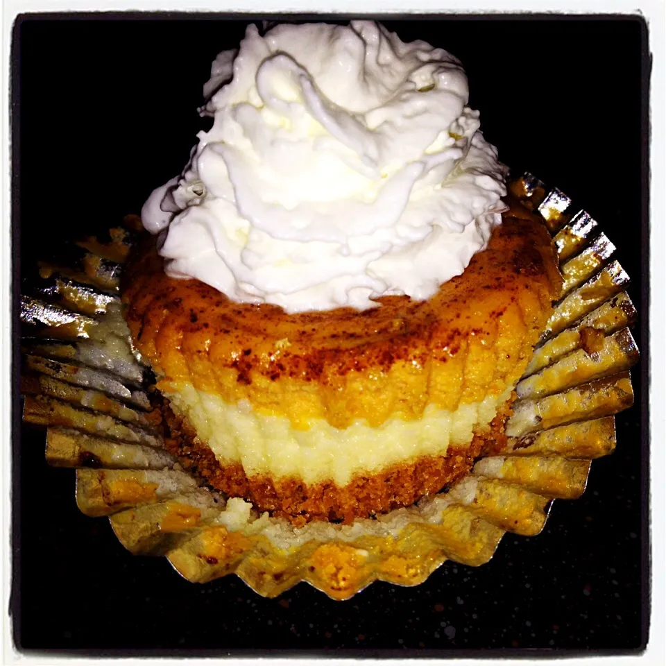 Snapdishの料理写真:Mini Pumpkin Cheesecake|Dawn Dyeさん