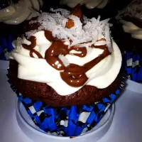 Snapdishの料理写真:Almond Joy Cupcakes|Dawn Dyeさん