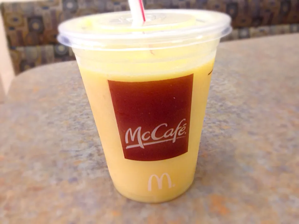 Snapdishの料理写真:Mcdonalds Mango Smoothie|Macawsoさん