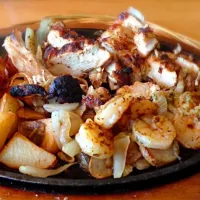 Snapdishの料理写真:Applebees Grilled Chicken & Shrimp with wedge cut potatos and grilled onions|Macawsoさん