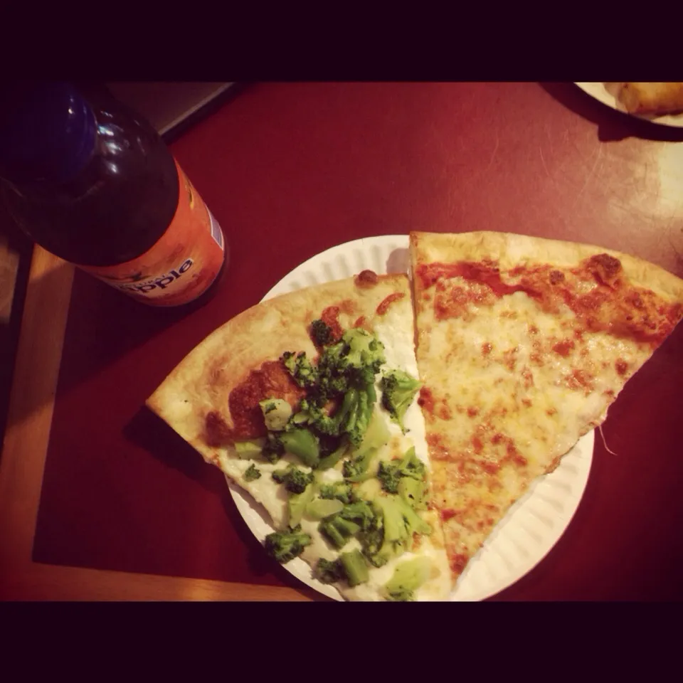 Snapdishの料理写真:Villamonte Pizza!|Macawsoさん