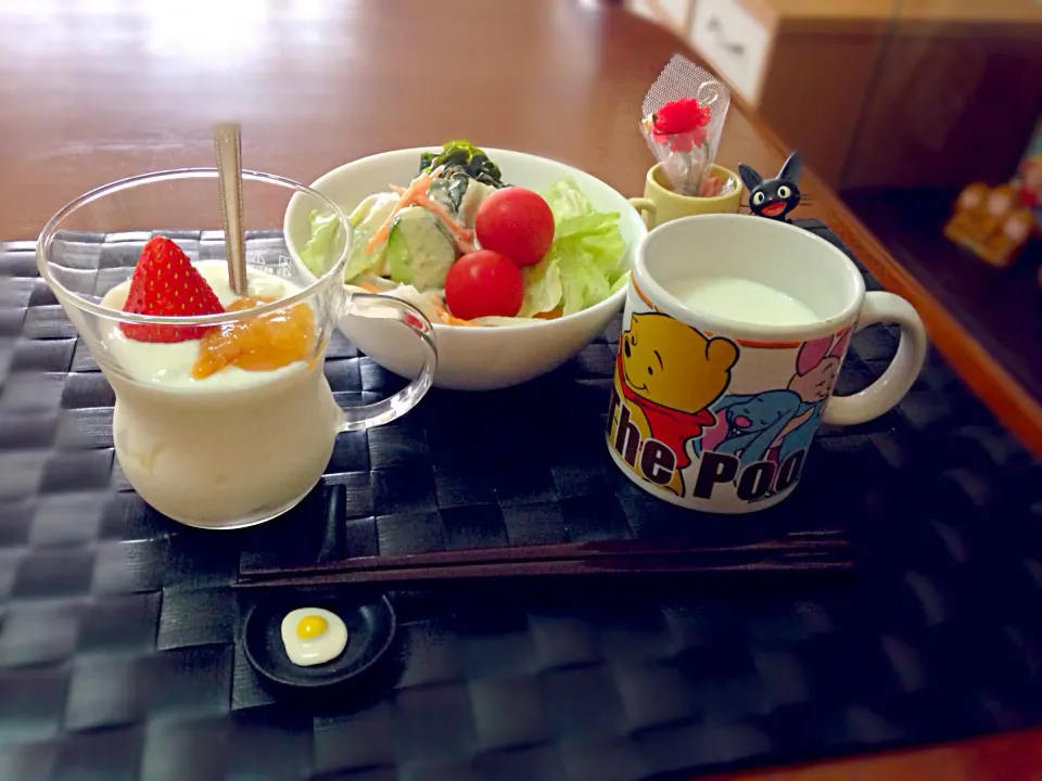 Snapdishの料理写真:サラダ＆🍓ヨーグルト☕️|マニラ男さん