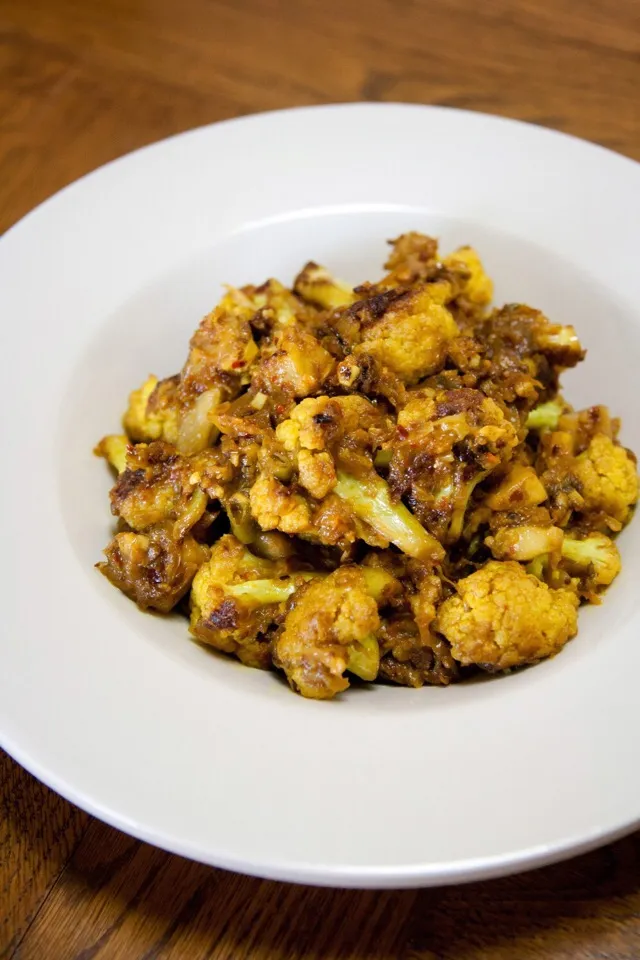 カリフラワーのヨーグルト醤油炒め  Pan Fried Cauliflower with Yogurt and Soy Sauce|mioさん