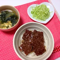 Snapdishの料理写真:焼肉丼定食スープも手作り|Miさん