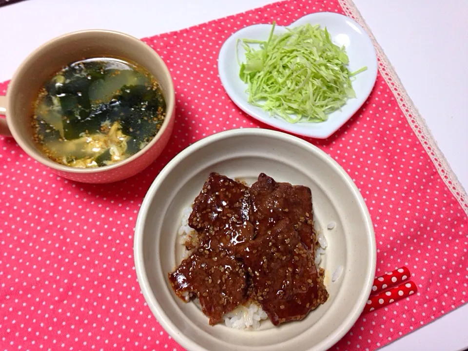 Snapdishの料理写真:焼肉丼定食スープも手作り|Miさん