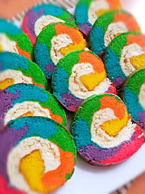 Rainbow Roll Cake with creamcheese filling|esty linggarsihさん