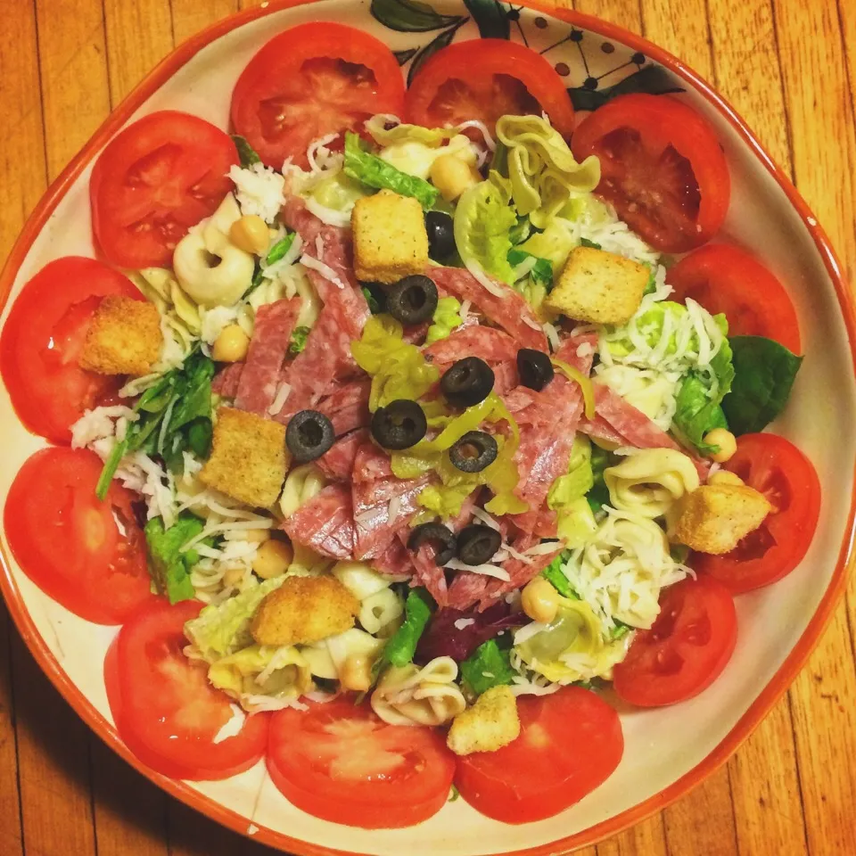 Italian antipasto salad with tortellini|Brandon Josephさん