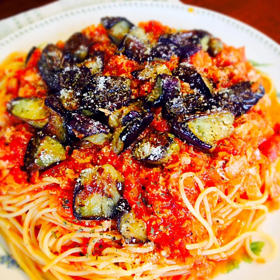 茄子とツナのトマトソーススパゲティ|ペン太トニックさん