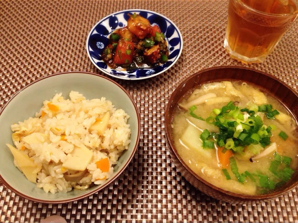 Snapdishの料理写真:筍ご飯  豚汁  タコとトマトのサラダ|ikukoさん