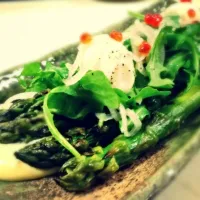 Snapdishの料理写真:Asparagus, Arugula, Pickled Shallot, Quail Egg, Trout Roe, Yuzu-Black Pepper Mayo|Christopher William Beasleyさん