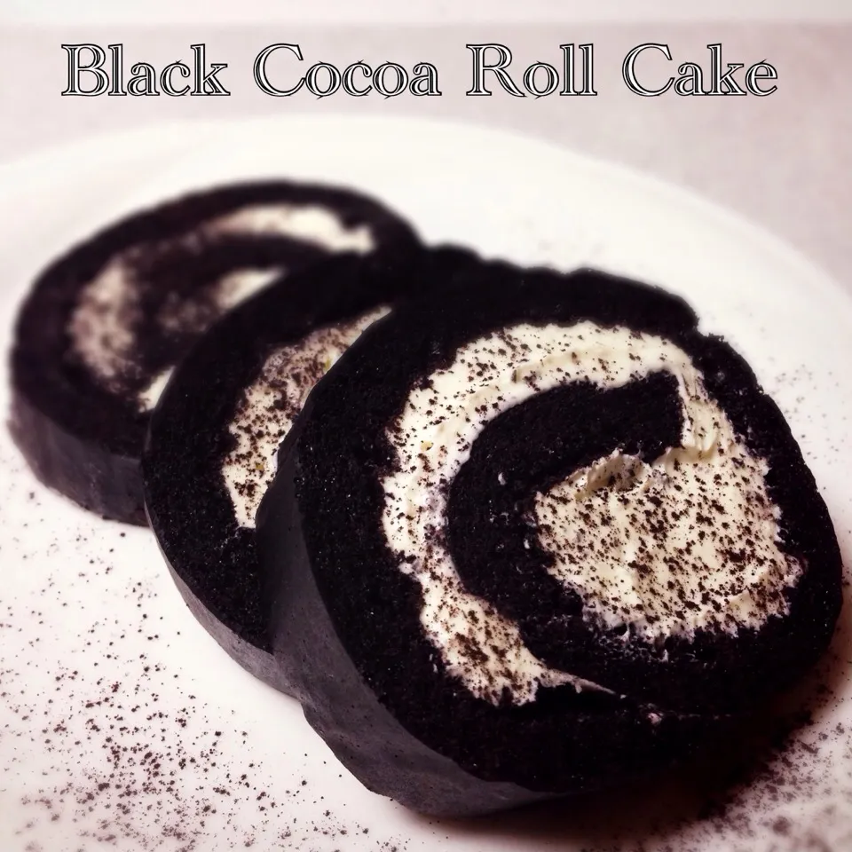 Snapdishの料理写真:Black cocoa roll cake w/ cheese cream   ( Gluten-free ) グルテンフリーのブラックココア ロールケーキ|Karminさん