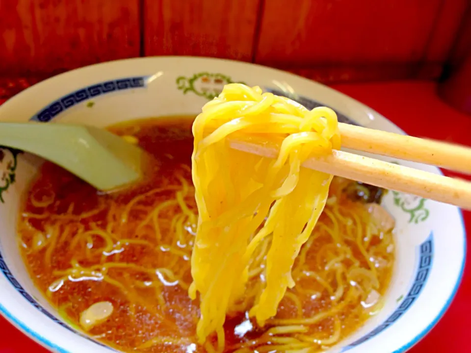 神保町 中華そば 伊峡。たまごの強い麺。|めりさん