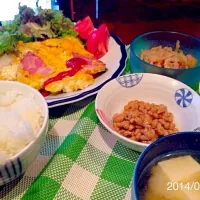 Snapdishの料理写真:オクラ、ベーコン、山芋のオムレツ|setiさん