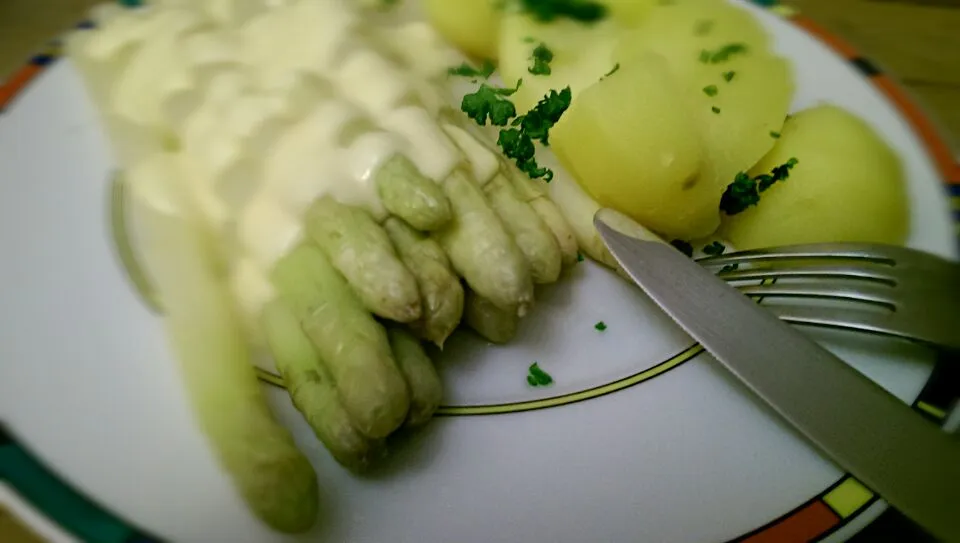 Spargel mit Sauce Hollandaise und Petersilien Kartoffeln|Meinsenf Dazuさん