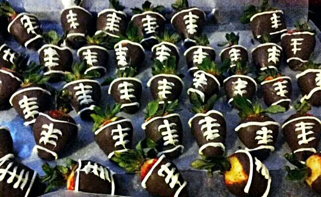 Super bowl/football chocolate covered strawberries|Angie M.さん