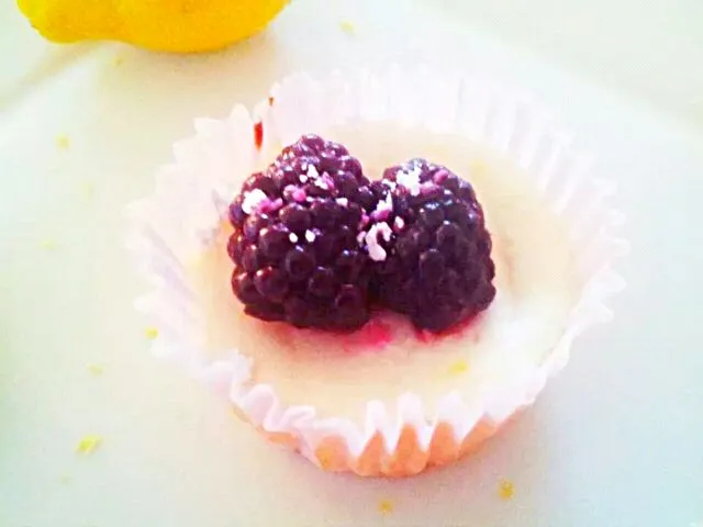 lemon cheescakes topped with blackberries|Angie M.さん