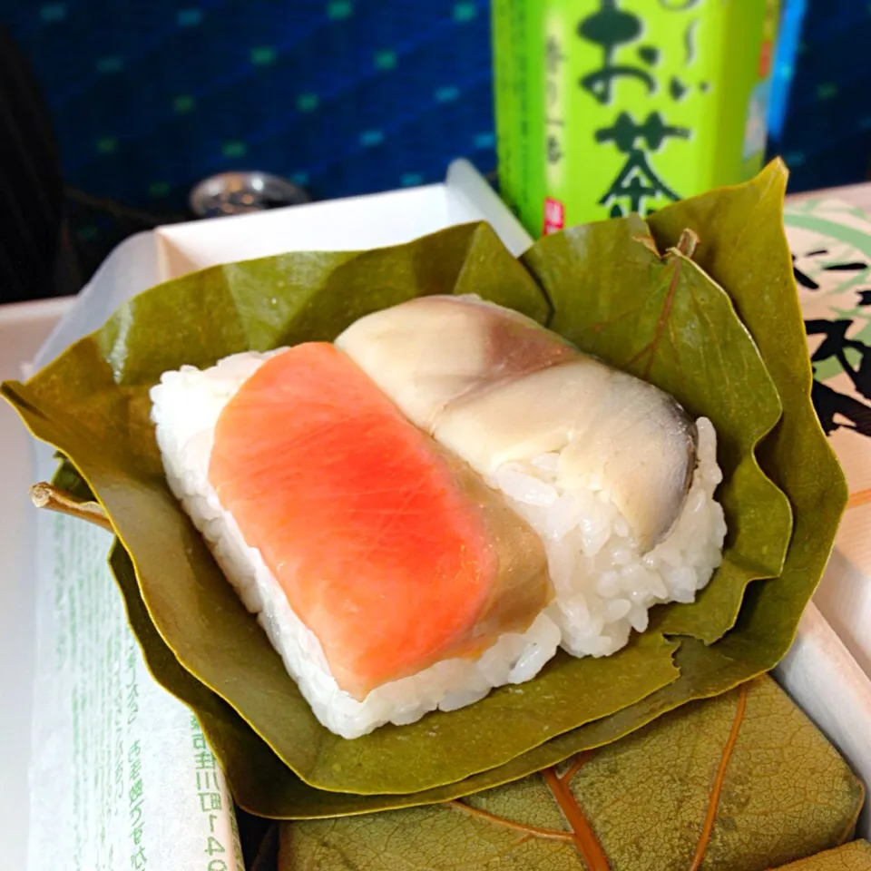 新幹線下り車中にて「たなかの柿の葉すし」|TETSU♪😋さん