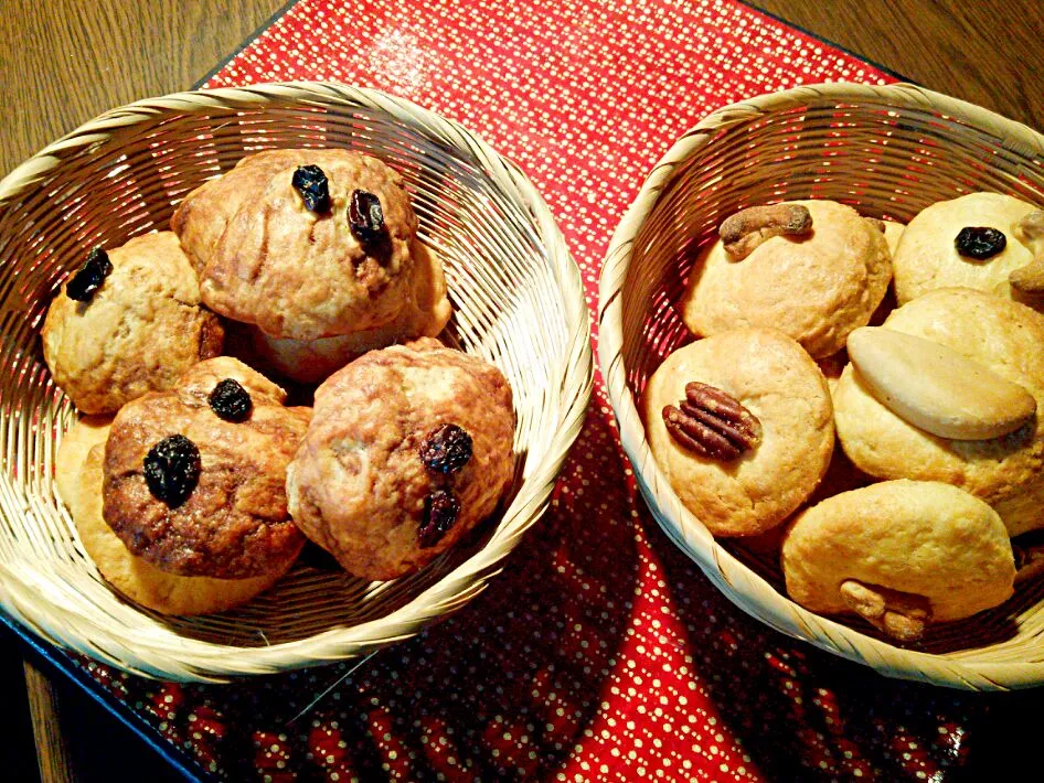 Snapdishの料理写真:チョコレーズンとナッツプレーンクッキー焼きました(^^)d|quitaさん