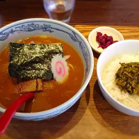 Snapdishの料理写真:六三六らーめん 高菜ごはんセット|yohsukeさん