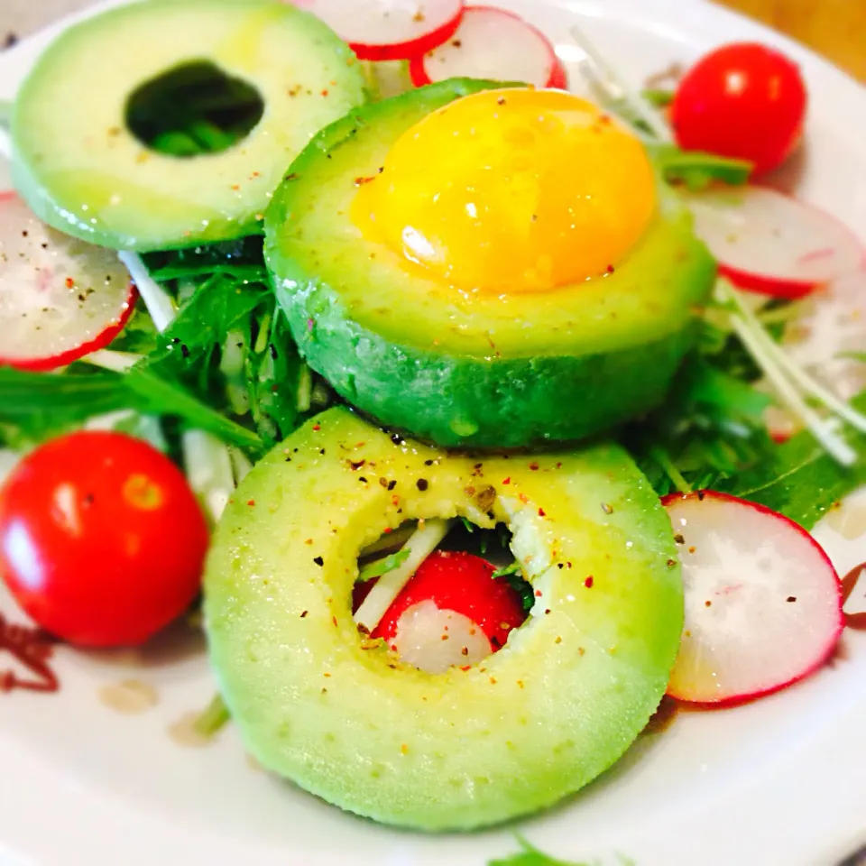 namastelotus michakoさんの料理 Fried egg in avocado|yeluさん