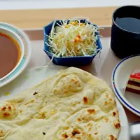 本日のお昼ご飯♡ ナンカレーにケーキ付き♡|神谷弥幸さん