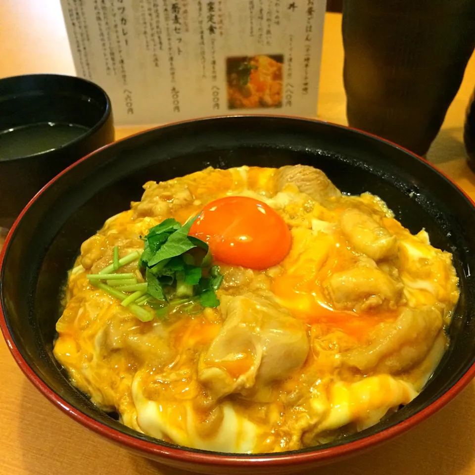 親子丼、チキン南蛮、おそば、チキンカレーといつも悩みいつも親子丼。|しーさん