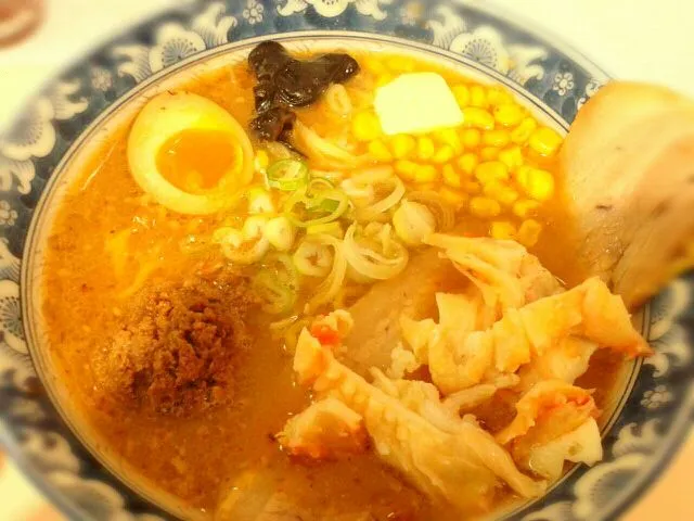 Snapdishの料理写真:弟子屈ラーメン 味噌 豚バラチャーシュー たらば蟹のせ|すずさん