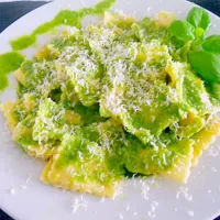 Raviolis de carne con salsa pesto|Fernando Manzanaresさん