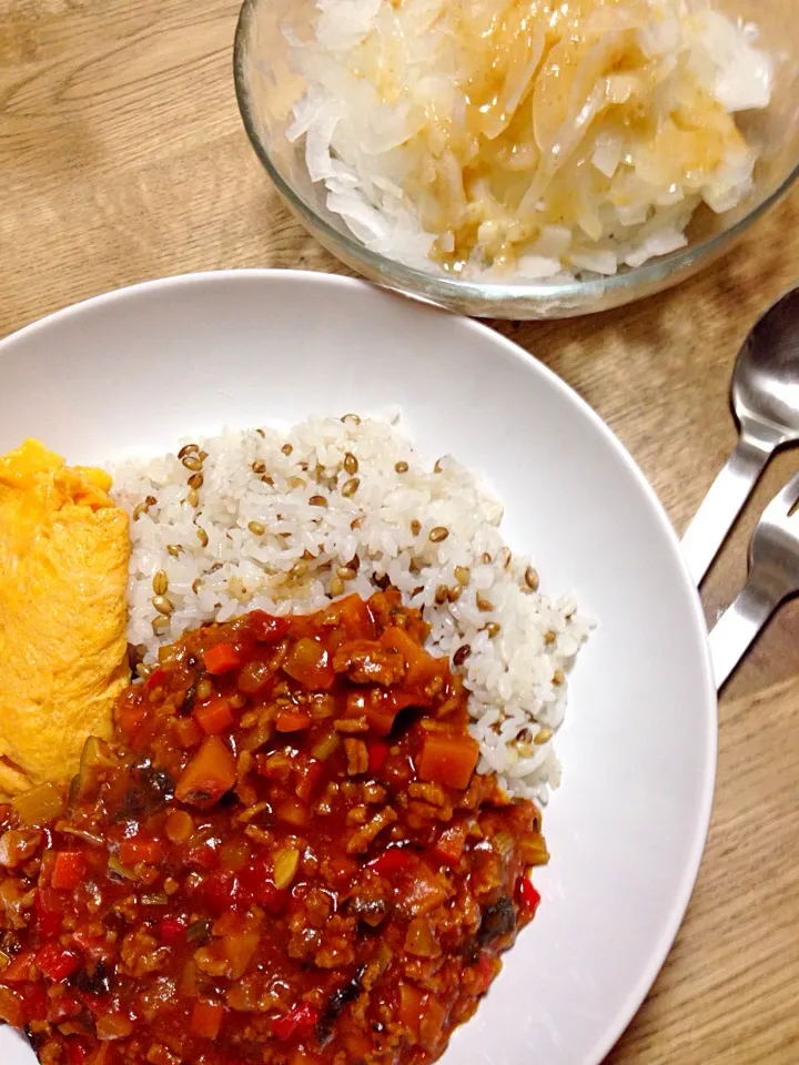 Snapdishの料理写真:冷蔵庫の残り物を刻んでトマト缶で煮込んだシチューご飯|エイコさん