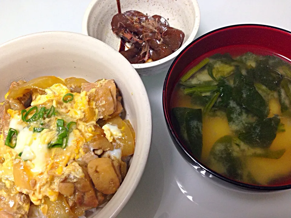 親子丼*里芋とほうれん草の味噌汁*ねじりこんにゃくの煮物|やまださん