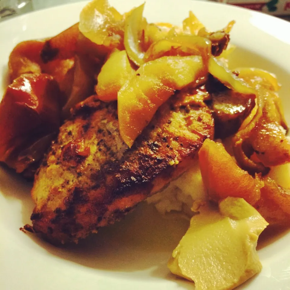 Roasted Pork Chops with Apples & Onions, Mash and Dijon Mustard.|Rachelle Elise Etienne Breidenbachさん