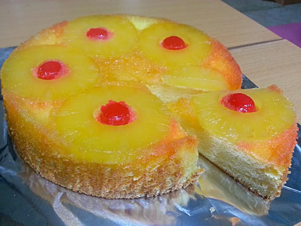 PINEAPPLE UPSIDE-DOWN CAKE|Analyn Austriaさん