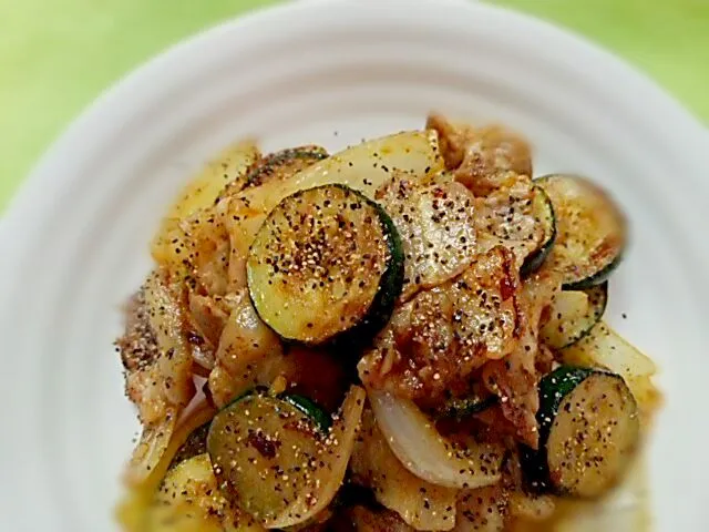 ズッキーニと豚バラのカレー炒め|カトレアさん