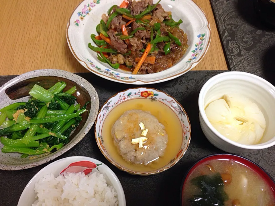 牛肉と春雨の胡椒醤油炒め、蓮根まんじゅうの柚子あんかけ、小松菜の生姜醤油和え、チン玉、お味噌汁。|Angie44さん