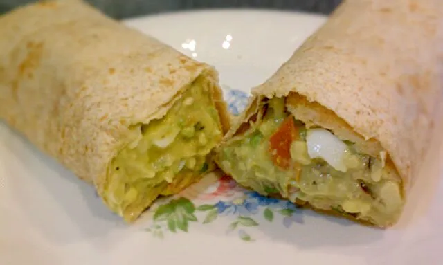 Clean eating: Deviled egg guacamole breakfast burrito|Jiraphon Gさん