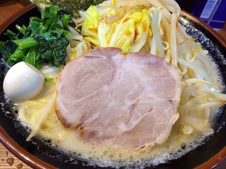 Snapdishの料理写真:塩ラーメン 大盛り もやキャベ かため 濃いめ|tecklさん