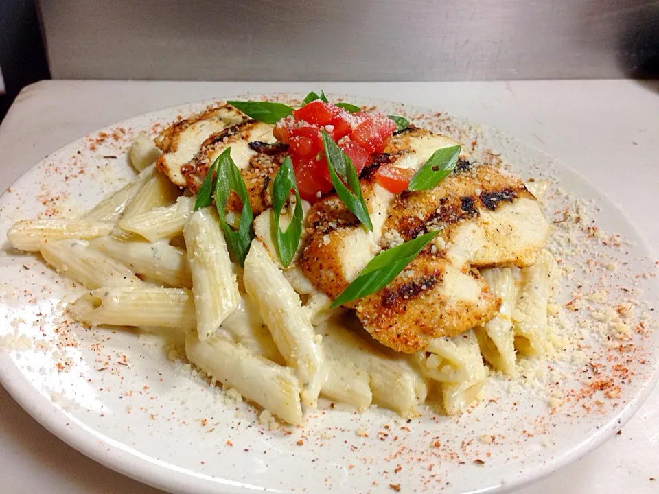 Blackened Chicken Alfredo|Chef Ampさん