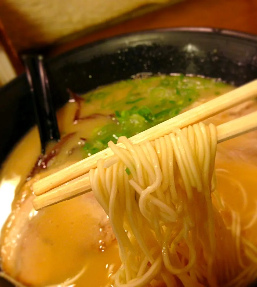 ＠めん吉「博多豚骨ラーメン」|TETSU♪😋さん